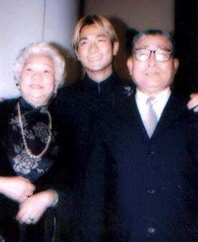 明星罕見(jiàn)全家福:周濤清新可人 吳尊全家俊男美女