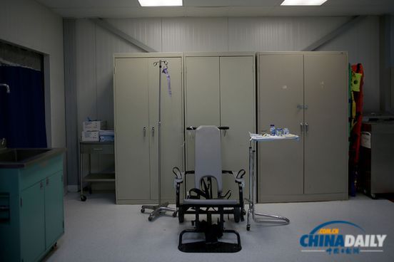 關塔那摩監(jiān)獄內(nèi)部照罕見曝光 強制喂食椅陰森恐怖