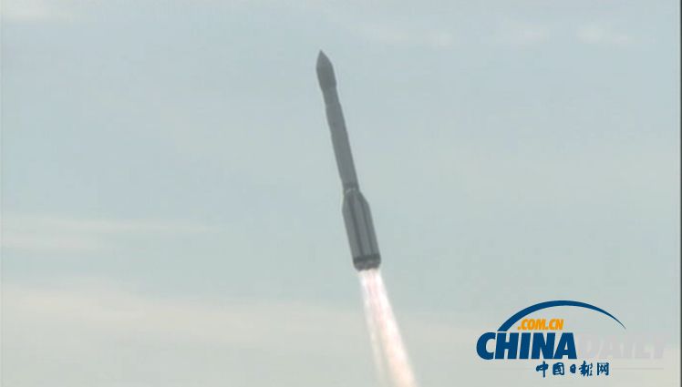 慘烈！實拍俄羅斯質(zhì)子M運載火箭升空后失控爆炸