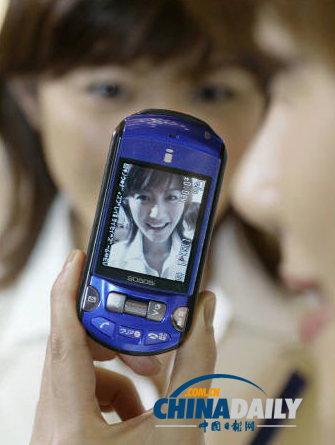 手機偷拍惹的禍！日本小學(xué)生被黑衣男子用樹枝刺傷