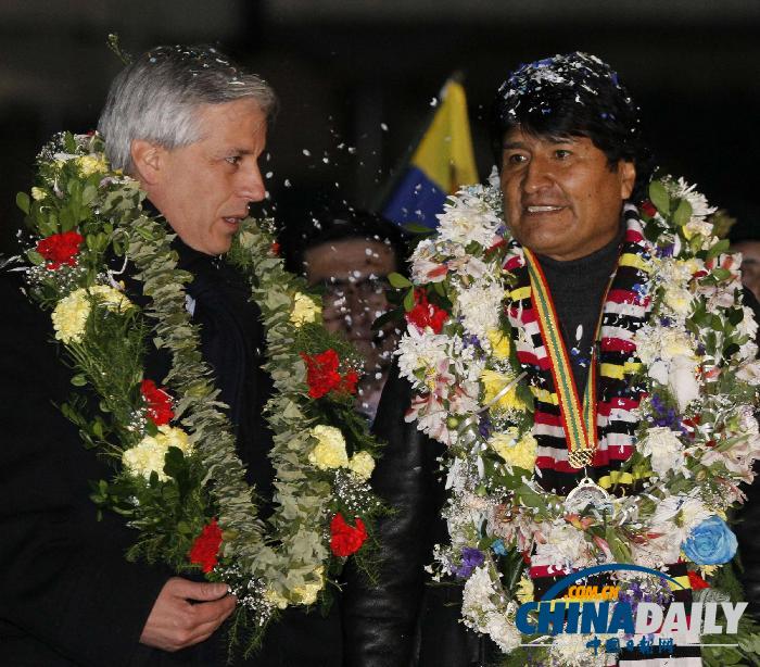 玻利維亞總統(tǒng)乘專機(jī)回國 支持者熱烈歡迎(組圖)