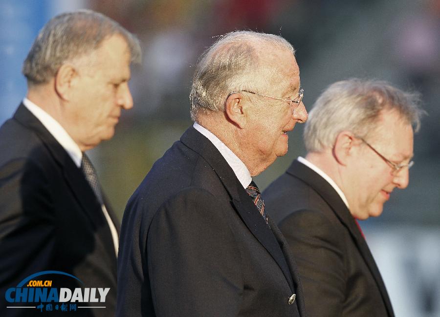 比利時國王宣布即將退位 民眾舉國旗表支持(組圖)