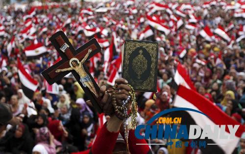 穆兄會(huì)呼吁抵制軍方罷黜拘禁穆?tīng)栁?今舉行大規(guī)模抗議