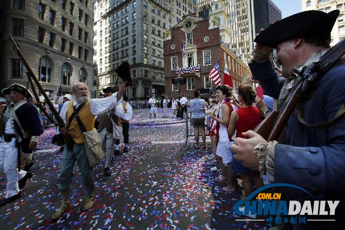 游行狂歡煙花！美國(guó)各地國(guó)慶活動(dòng)集錦（組圖）