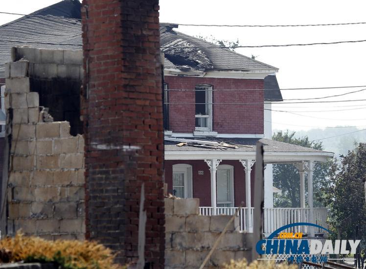 組圖：加拿大油罐列車出軌爆炸五死數(shù)十傷 總理赴現(xiàn)場