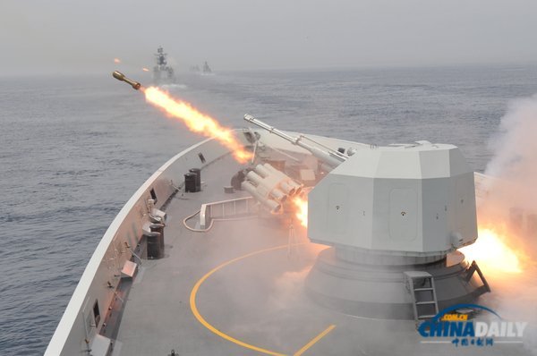 中俄軍演實(shí)兵演習(xí)進(jìn)入第二天 海上閱兵上演重頭戲