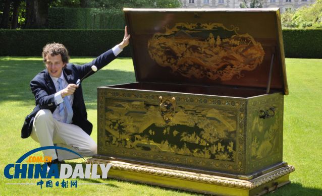 日本古董箱拍得630萬英鎊 曾被當(dāng)普通電視柜