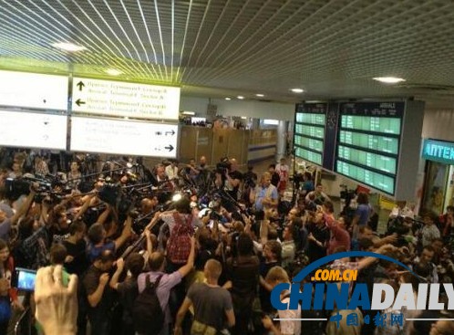 斯諾登與人權(quán)組織代表機場會談 現(xiàn)場照曝光