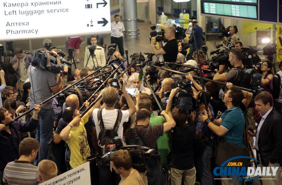 斯諾登現(xiàn)身莫斯科機場請求法律援助 希望留在俄羅斯