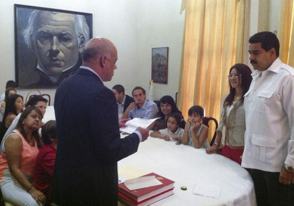 委內(nèi)瑞拉總統(tǒng)馬杜羅正式結婚 稱妻子為“第一戰(zhàn)士”