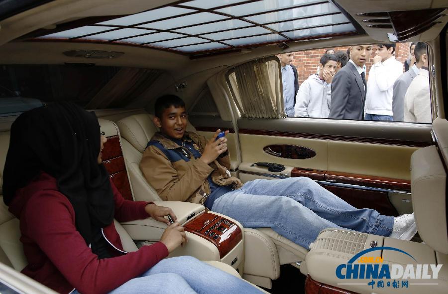 倫敦中學(xué)畢業(yè)生興起奢侈風(fēng) 租用超級(jí)跑車助興畢業(yè)慶典