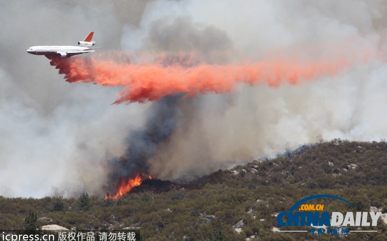 組圖:美國加州南部山火肆虐 煙塵滾滾酷似蘑菇云