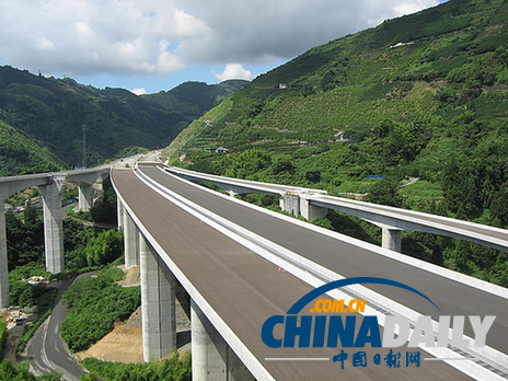 日本參院選舉今舉行 高速公路服務區(qū)遭“詐彈”恐嚇