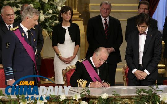 比利時(shí)首現(xiàn)老國(guó)王主動(dòng)退位 53歲王儲(chǔ)順利接棒