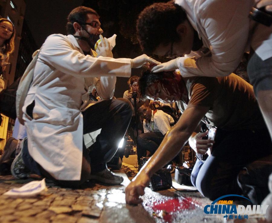 組圖:巴西民眾抗議羅馬教皇來(lái)訪 警方動(dòng)用催淚彈發(fā)生沖突