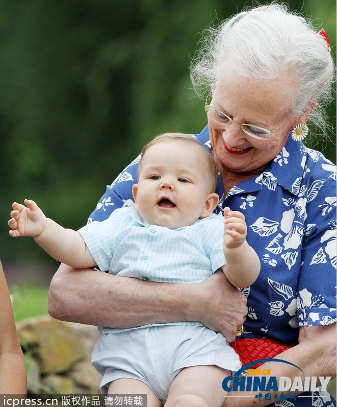 組圖:含著“金湯匙”出生 各國王室寶寶萌照大比拼