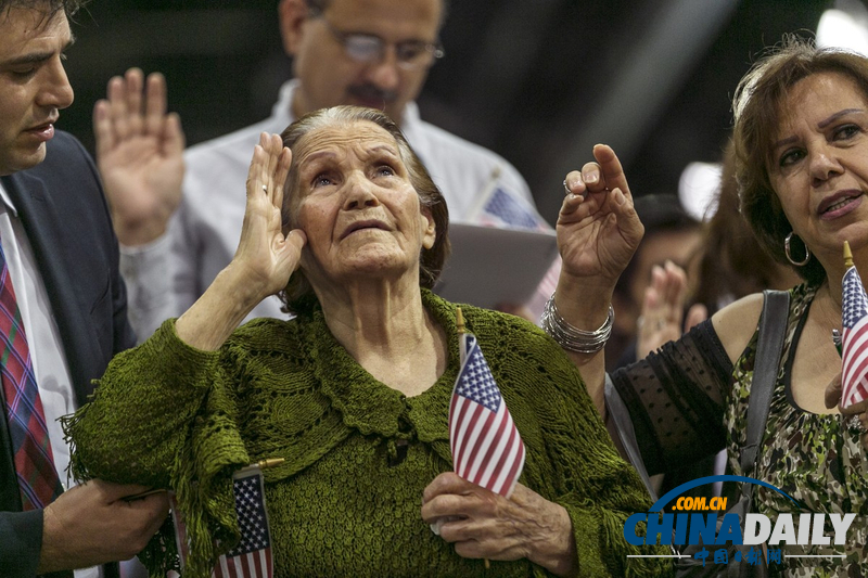 99歲伊朗老婦成為美國(guó)公民激動(dòng)萬(wàn)分（高清組圖）