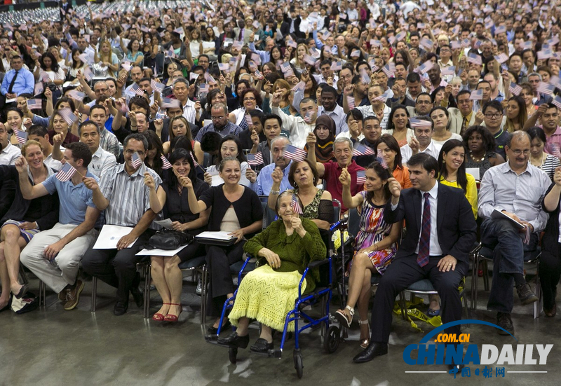 99歲伊朗老婦成為美國公民激動(dòng)萬分（高清組圖）