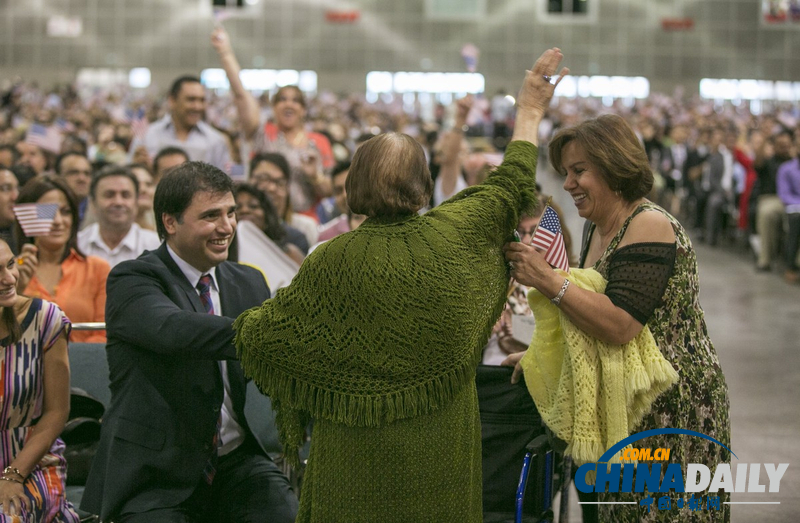 99歲伊朗老婦成為美國(guó)公民激動(dòng)萬(wàn)分（高清組圖）