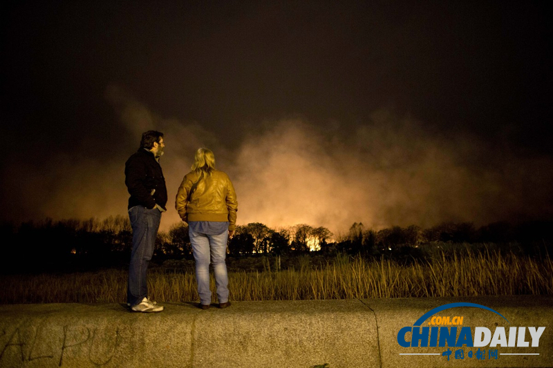 阿根廷首都一生態(tài)保育區(qū)發(fā)生大火(高清組圖)