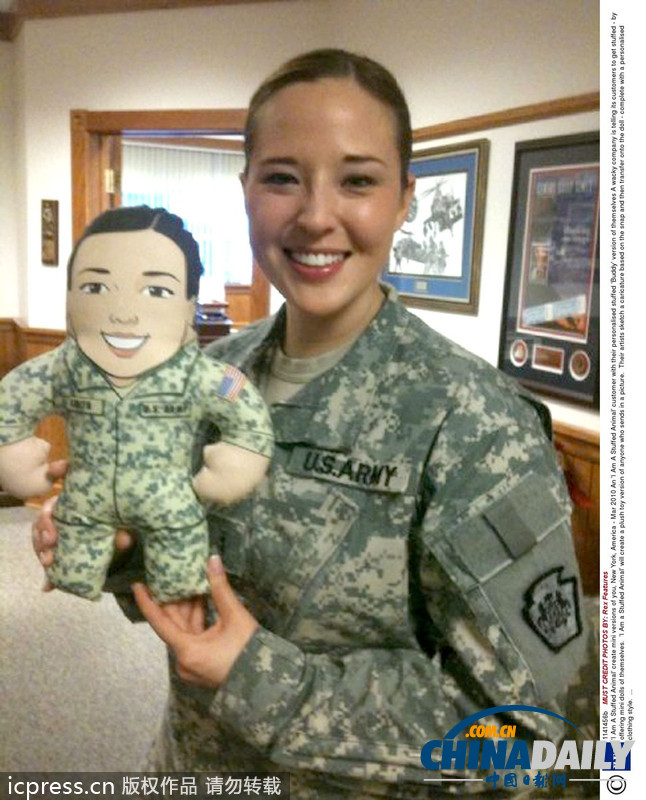 綠色軍營(yíng)柔美風(fēng)景線(xiàn) 盤(pán)點(diǎn)世界各國(guó)女兵誰(shuí)最美(組圖)