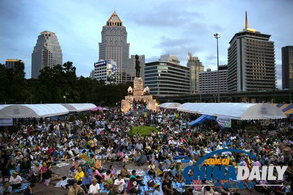 泰國再現(xiàn)反政府示威集會 數(shù)千人參加(組圖)