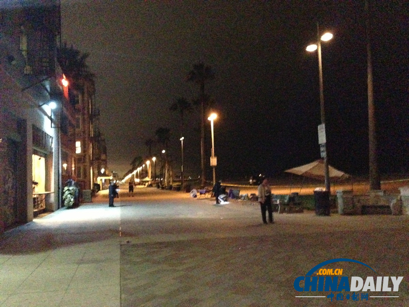 美國洛杉磯汽車沖進海灘人群 致1死11傷(組圖)