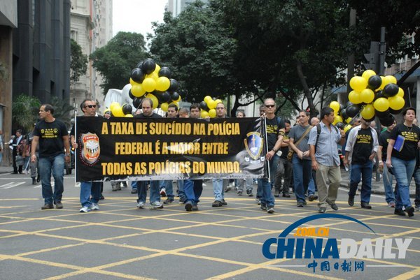 巴西聯(lián)邦警察收入低 罷工游行要求漲工資（組圖）