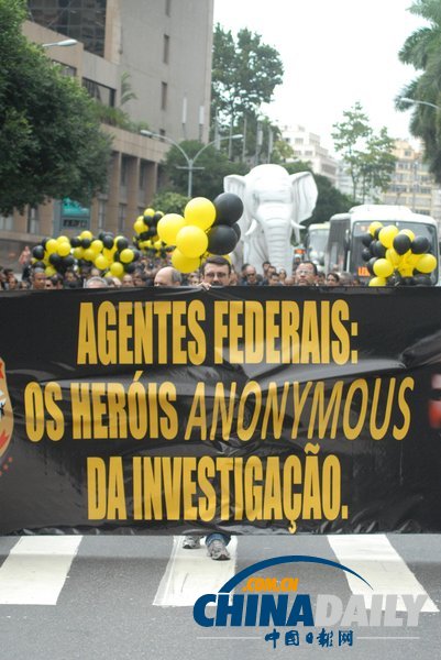 巴西聯(lián)邦警察收入低 罷工游行要求漲工資(組圖)