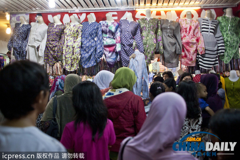 全球穆斯林慶祝開齋節(jié)(高清組圖)