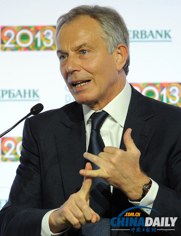 盤點(diǎn)政界名人小動(dòng)作 挖鼻屎蹺二郎腿樣樣有(組圖)