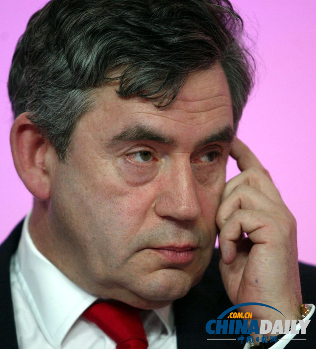 盤點(diǎn)政界名人小動(dòng)作 挖鼻屎蹺二郎腿樣樣有（組圖）