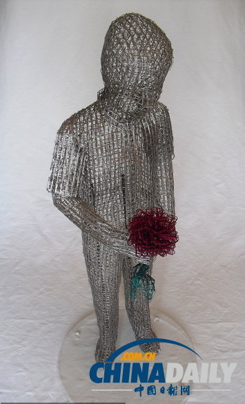 意大利藝術家打造“曲別針雕塑” 神奇手工挑戰(zhàn)不可能