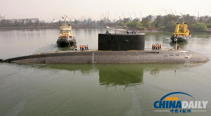 印度海軍潛水艇爆炸起火 18人失蹤(組圖)