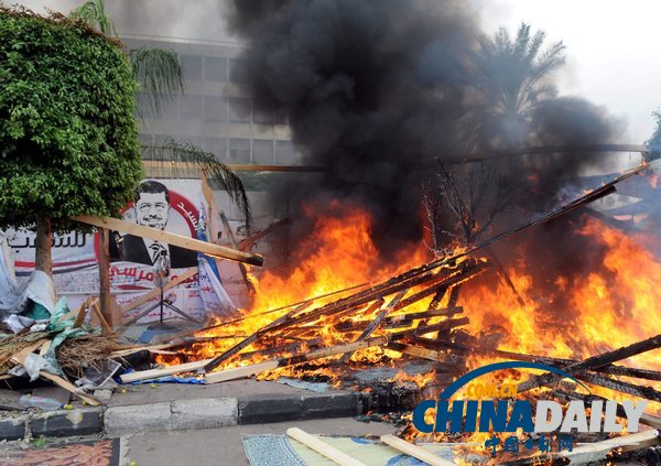 埃及對穆爾西支持者清場 穆兄會稱數(shù)百人亡(組圖)