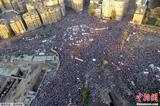 穆爾西支持者與居民爆發(fā)沖突 警方釋放催淚瓦斯