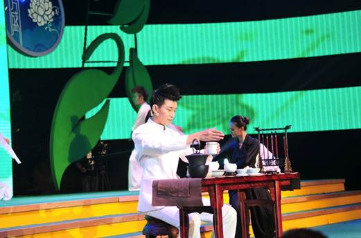 弘揚茶文化中國夢 演繹茶藝術(shù)中國美<BR>東方盛中國名茶大使福安坦洋工夫?qū)鲑悰Q賽華美上演