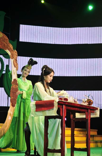 弘揚茶文化中國夢 演繹茶藝術(shù)中國美<BR>東方盛中國名茶大使福安坦洋工夫?qū)鲑悰Q賽華美上演