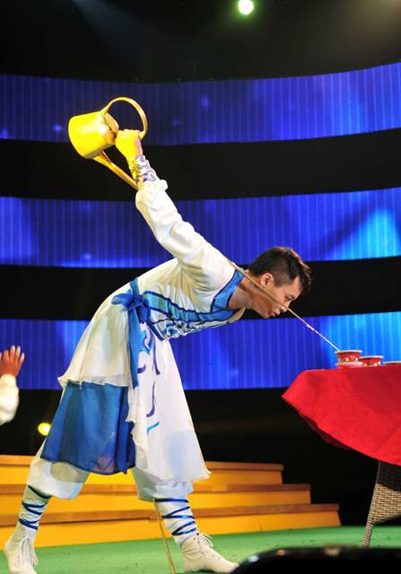 弘揚茶文化中國夢 演繹茶藝術(shù)中國美<BR>東方盛中國名茶大使福安坦洋工夫?qū)鲑悰Q賽華美上演