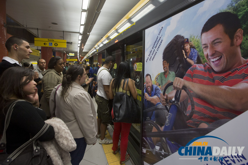 巴西圣保羅公交地鐵擁擠不堪 跟北京有一拼(圖)