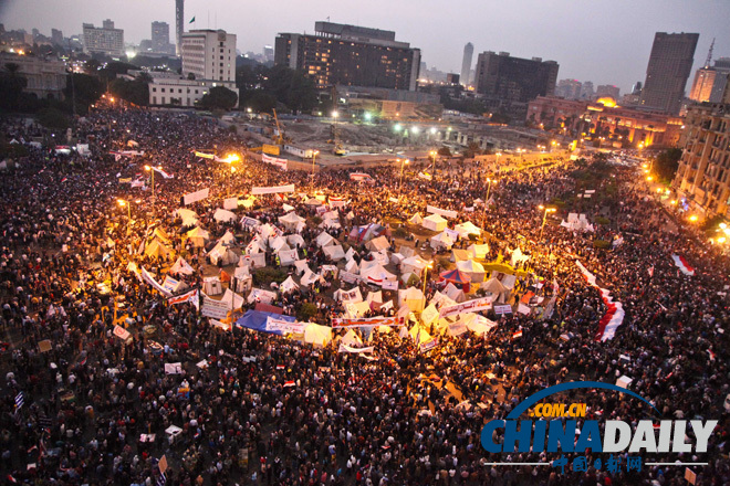 埃及軍方全面封鎖解放廣場(chǎng) 動(dòng)用裝甲車(chē)鐵絲網(wǎng)