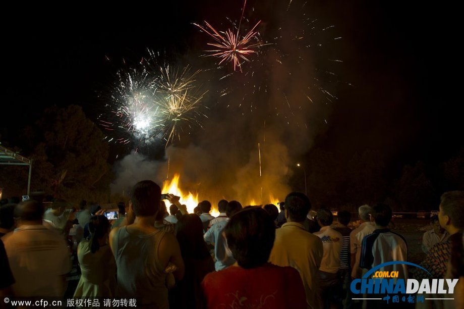 馬來(lái)西亞華裔迎“鬼節(jié)” 民眾“驚悚”狂歡（高清組圖）
