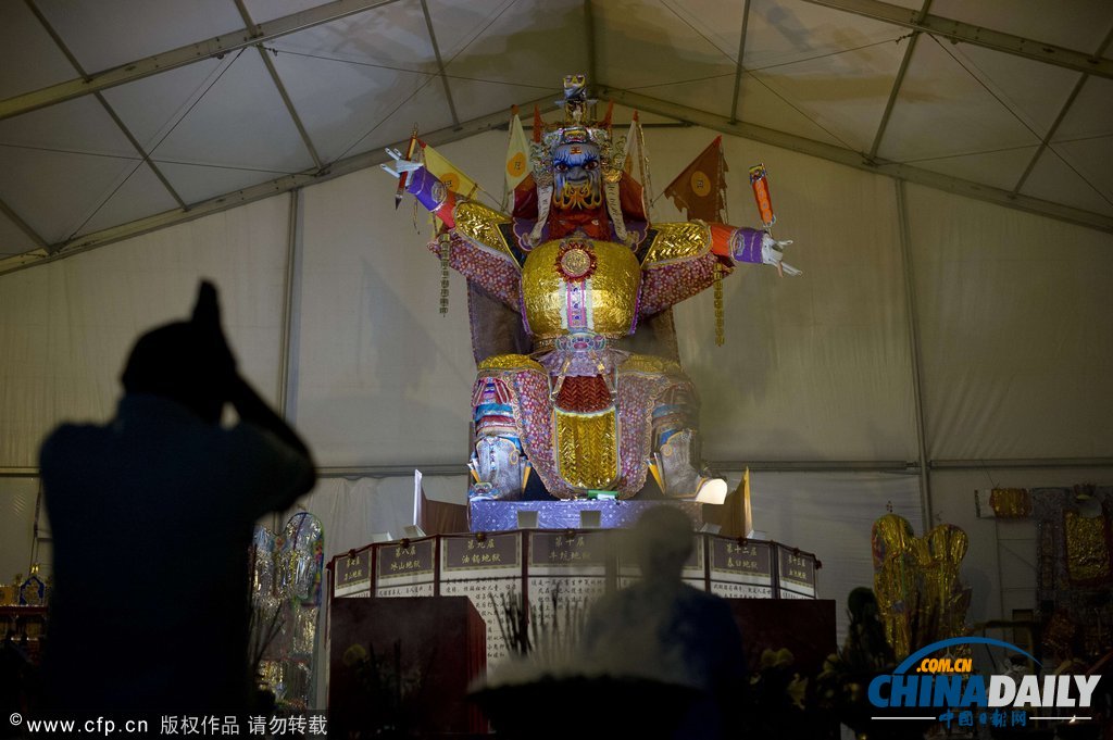 馬來(lái)西亞華裔迎“鬼節(jié)” 民眾“驚悚”狂歡(高清組圖)