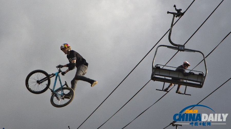 各國(guó)極限山地車(chē)云間飛梭驚心動(dòng)魄（高清組圖）