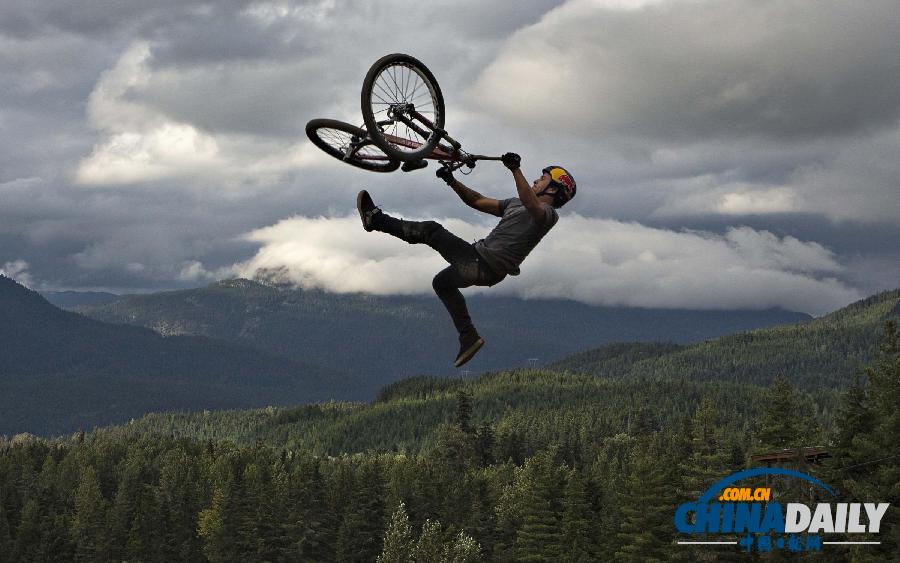 各國極限山地車云間飛梭驚心動魄(高清組圖)