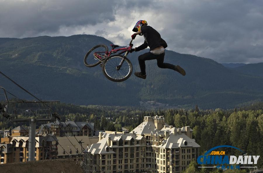 各國極限山地車云間飛梭驚心動(dòng)魄(高清組圖)