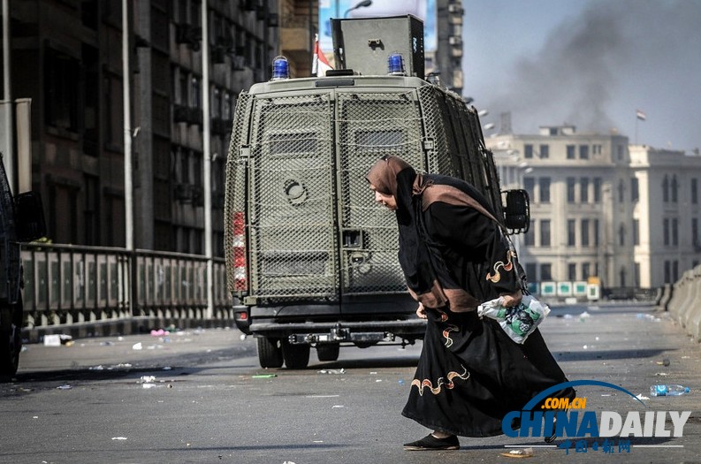 埃及再爆大游行百余人死亡 穆兄會號召繼續(xù)抗議（組圖）