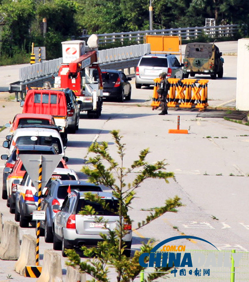 韓國(guó)派遣設(shè)備檢驗(yàn)小組重返開(kāi)城工業(yè)園區(qū) 為重開(kāi)做準(zhǔn)備（組圖）