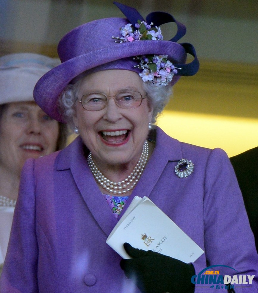 伊麗莎白女王童年照曝光 愛馬情結(jié)從小展現(xiàn)(圖)