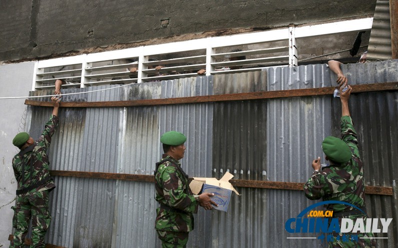 印尼一所監(jiān)獄發(fā)生騷亂 至少30名囚犯越獄（組圖）